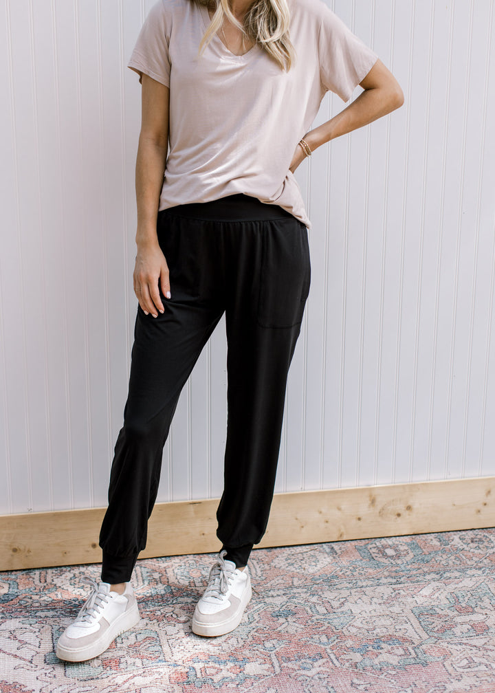 Model wearing black comfy athleisure joggers with elastic waist and stretchy material. 