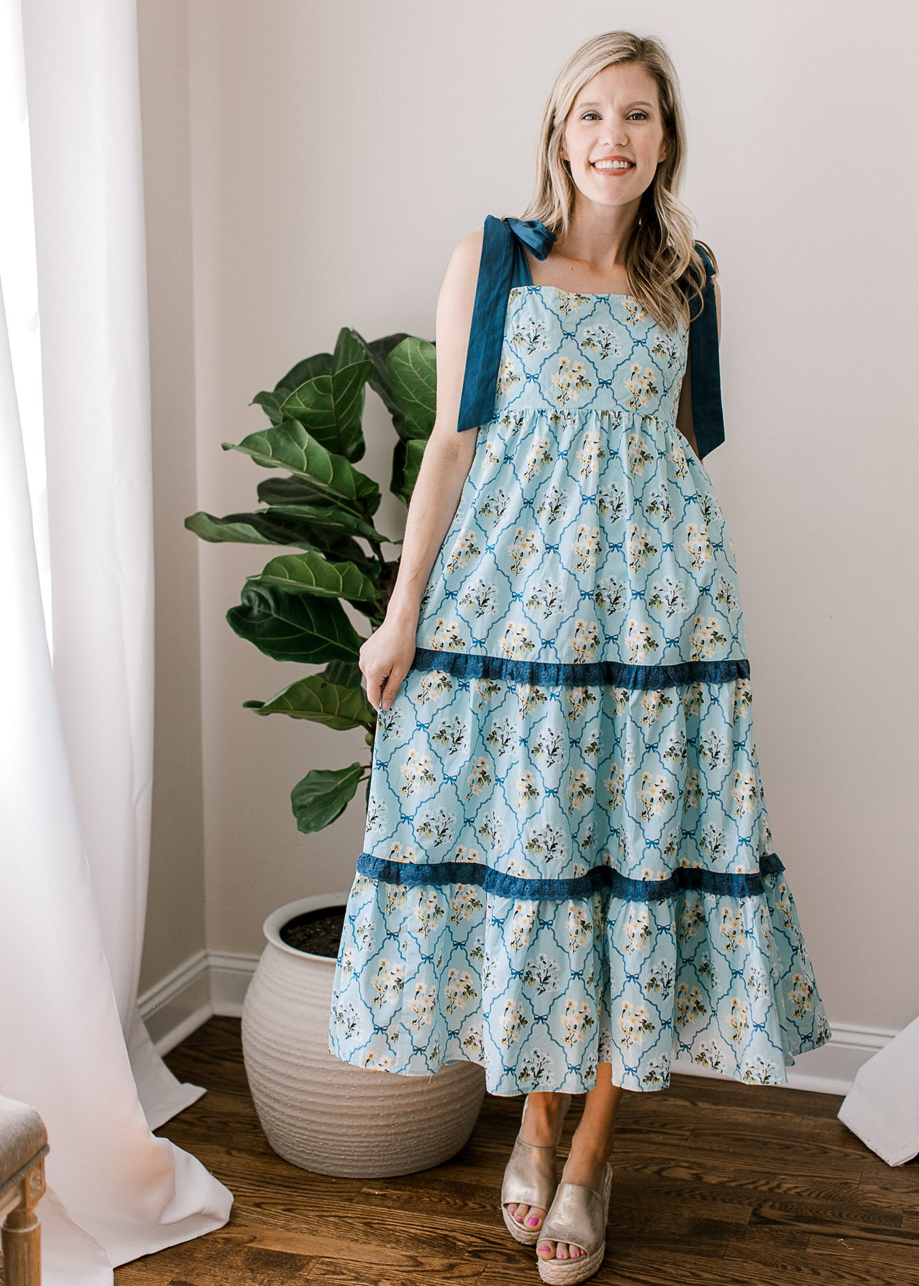 blue floral black tie dress Lady Black Tie - Classic Bloom Blue Floral Midi Dress