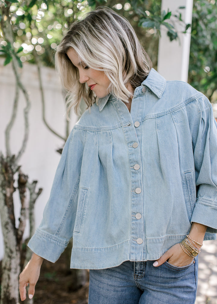 Flowy Jacket With Pleats