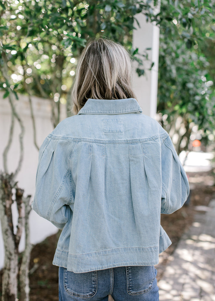 Flowy Jacket With Pleats