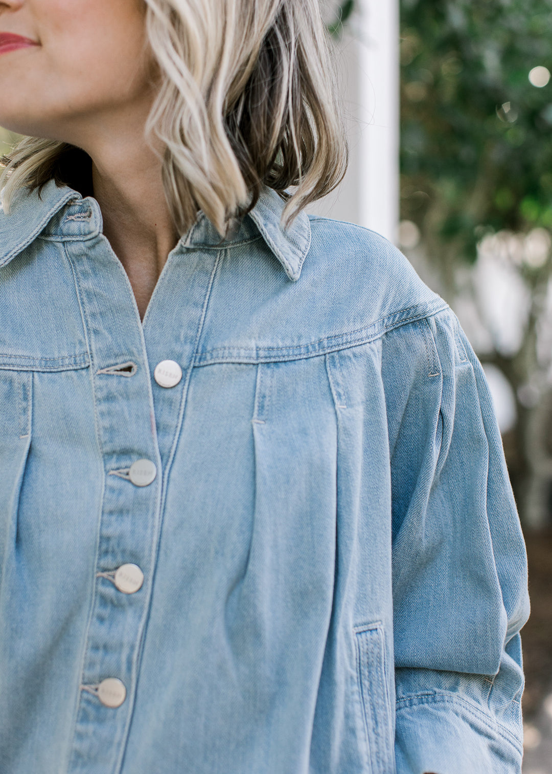 Flowy Jacket With Pleats