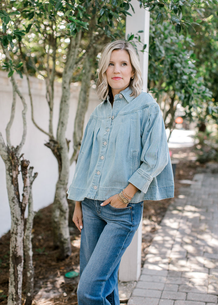 Flowy Jacket With Pleats