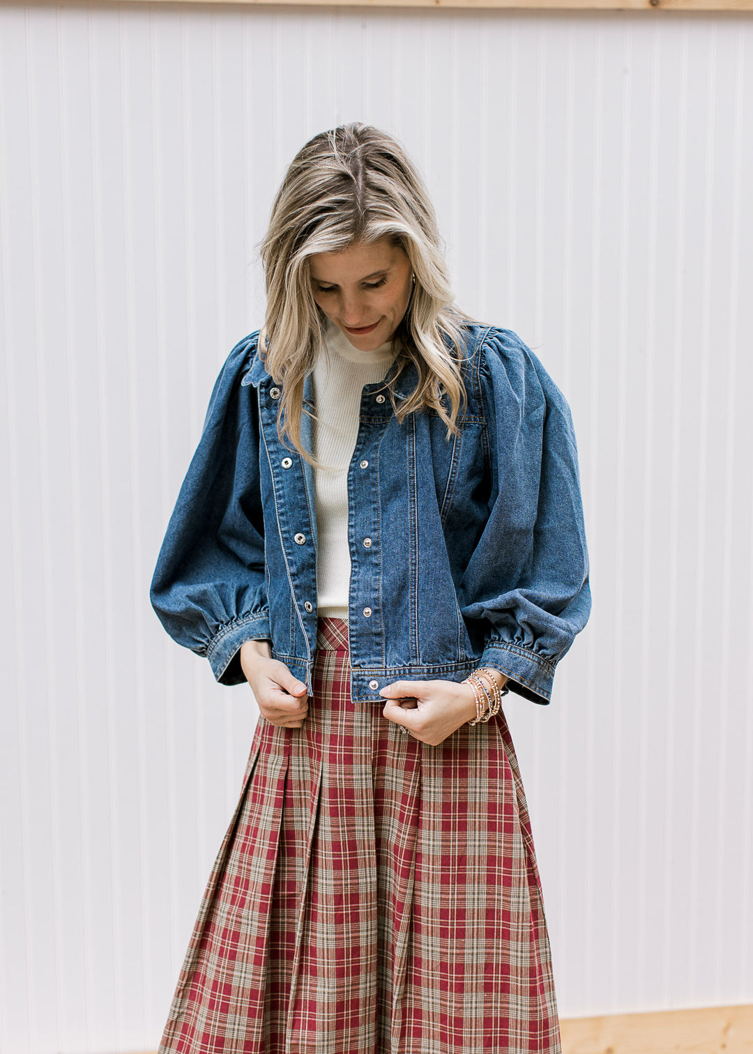 Model wearing a medium/dark wash denim jacket, slightly cropped and 3/4 bubble sleeves. 