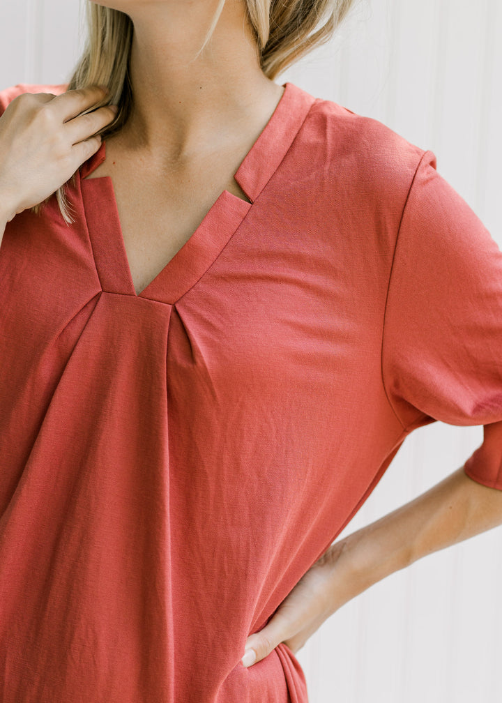 Burgundy dress with a lightweight material, notch v-neck, short sleeves and pockets. 