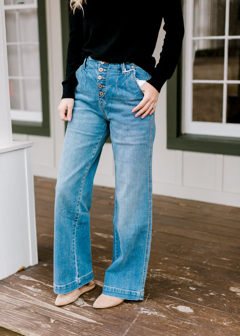 Model wearing light wash, wide leg jeans. 